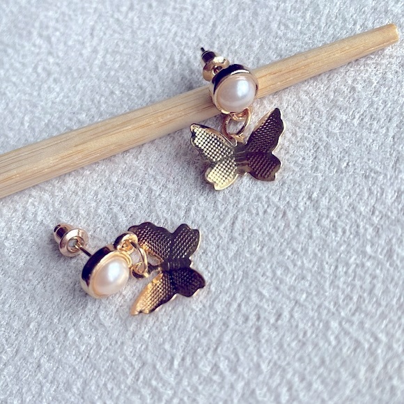 Lulus Jewelry - NEW Pearl stud + butterfly